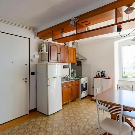 Altido Light Flat Near The Beach In Riva Trigoso *