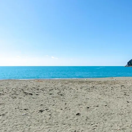 Altido Light Flat Near The Beach In Riva Trigoso Apartment