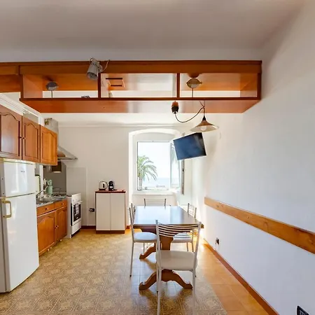 Altido Light Flat Near The Beach In Riva Trigoso Apartment *