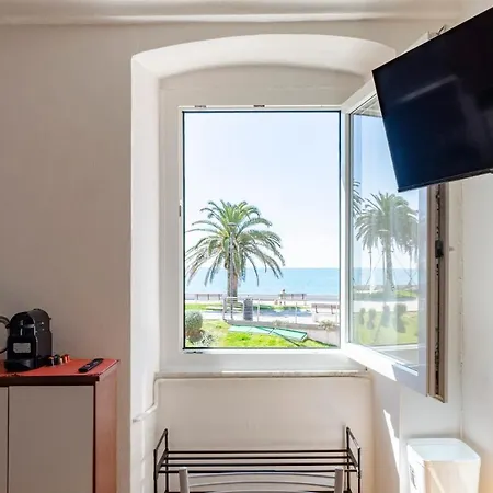 Altido Light Flat Near The Beach In Riva Trigoso Apartment