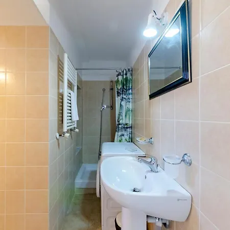 Altido Light Flat Near The Beach In Riva Trigoso